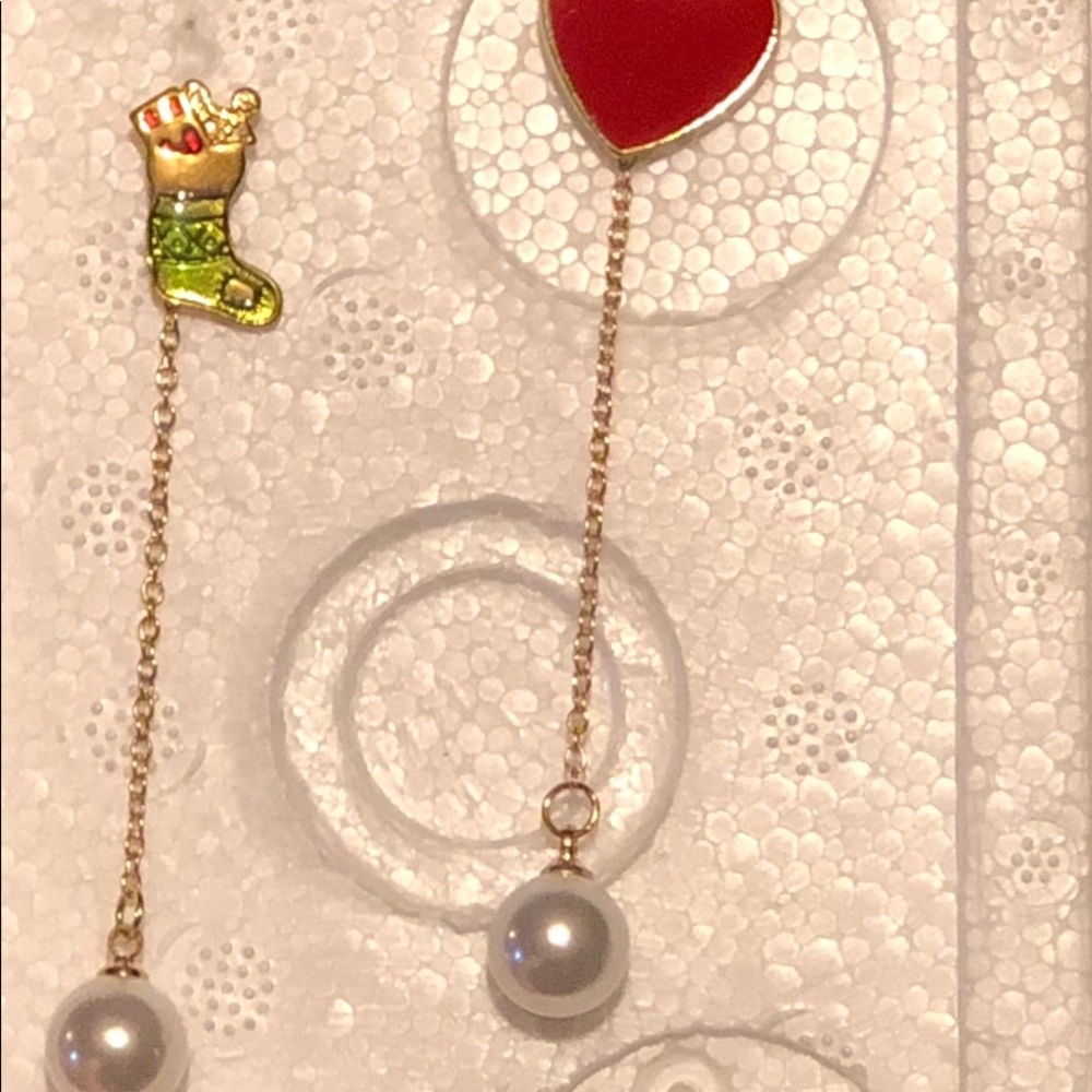 2 left!! Pearl drop earrings